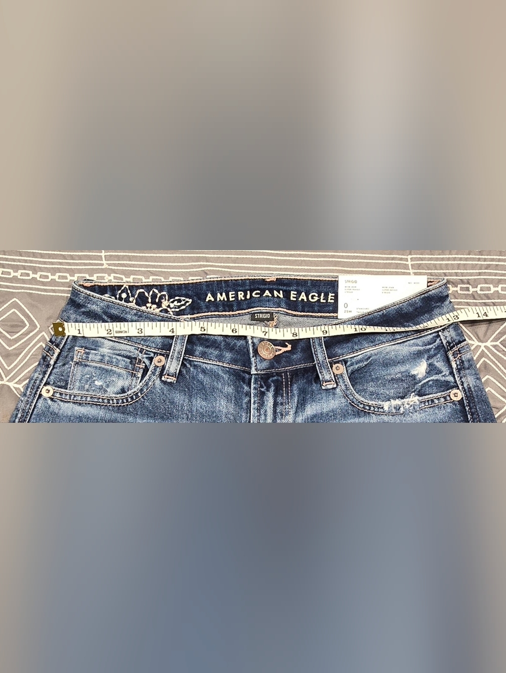 American Eagle High Waisted Distressed Mom Jeans Size 0/25 - Picture 6 of 9
